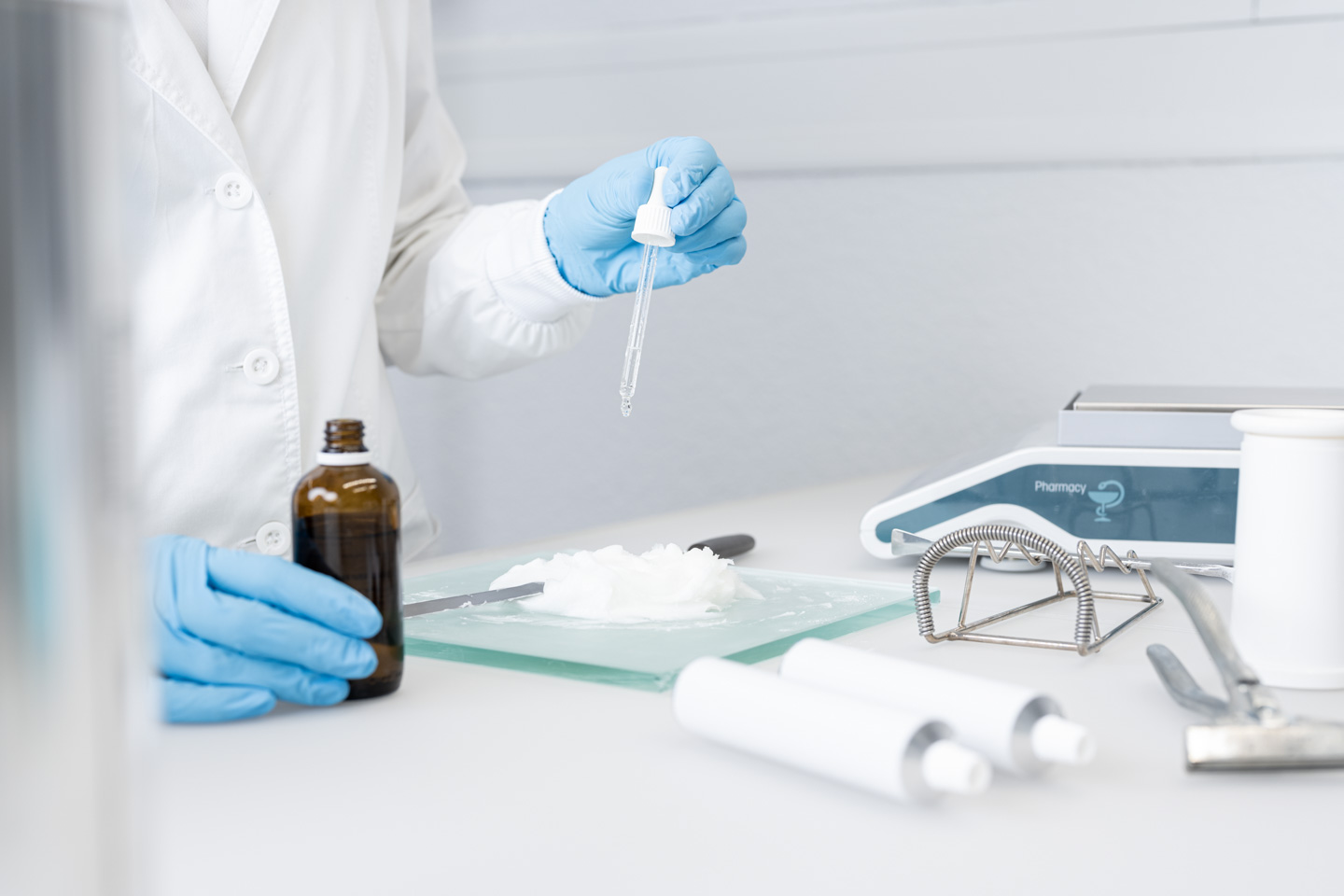 Dosieren mit der Pipette im Labor